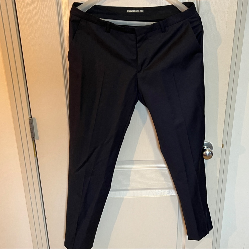 Classic Black Men's Suit - Picture 10 of 11